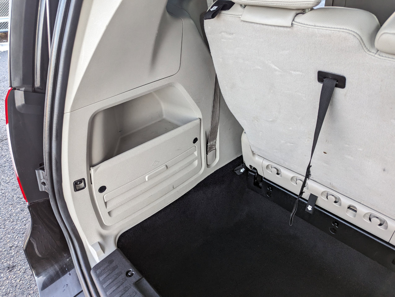 Used 2013 Chrysler Town & Country Touring image 46