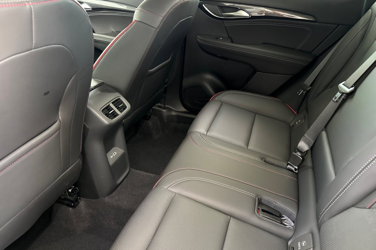 Used 2023 Buick Envision Essence w/ Sport Touring Package AWD/4WD image 15