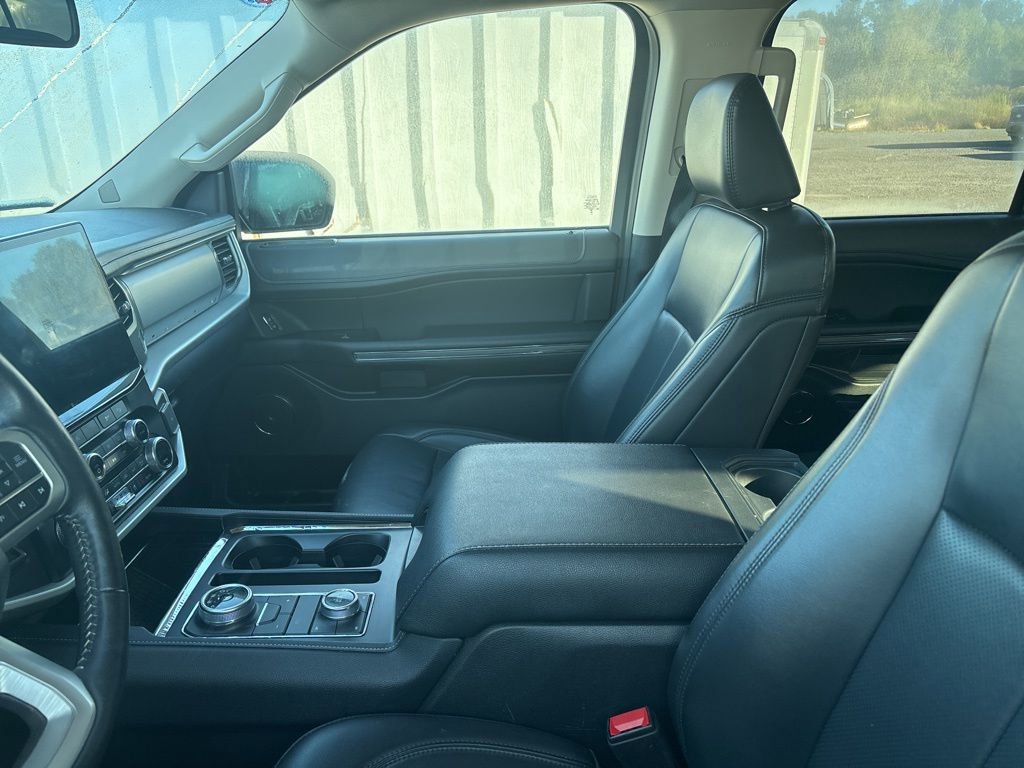 Used 2024 Ford Expedition Max XLT image 2