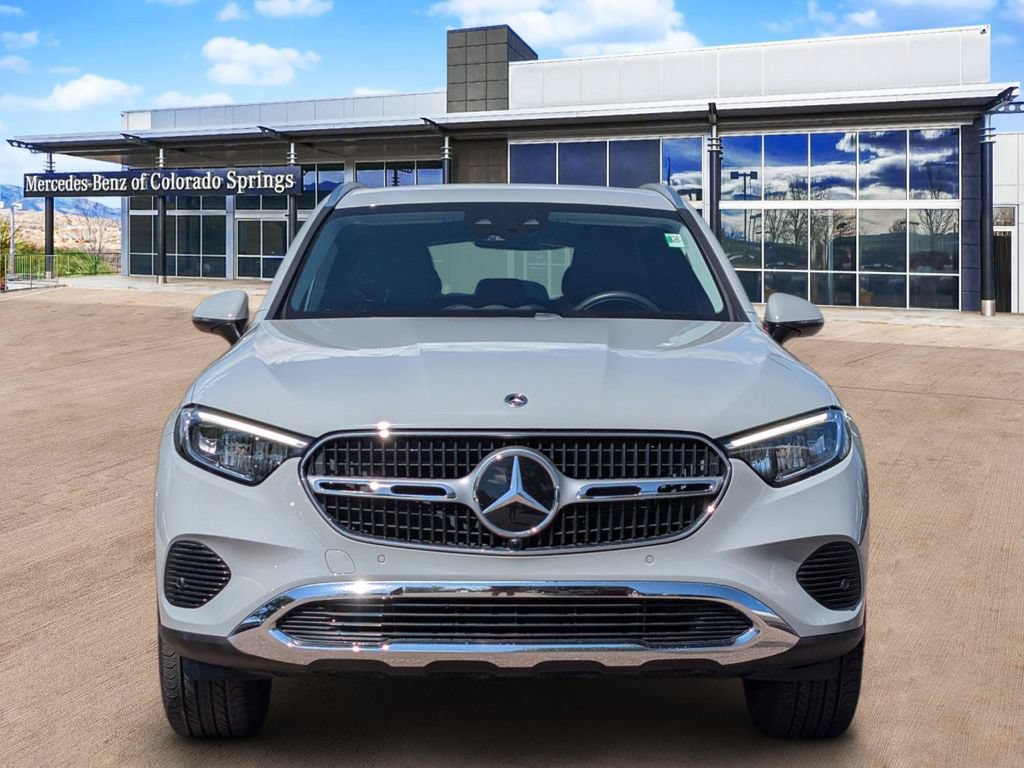 Used 2025 Mercedes-Benz GLC 350e 4MATIC image 2