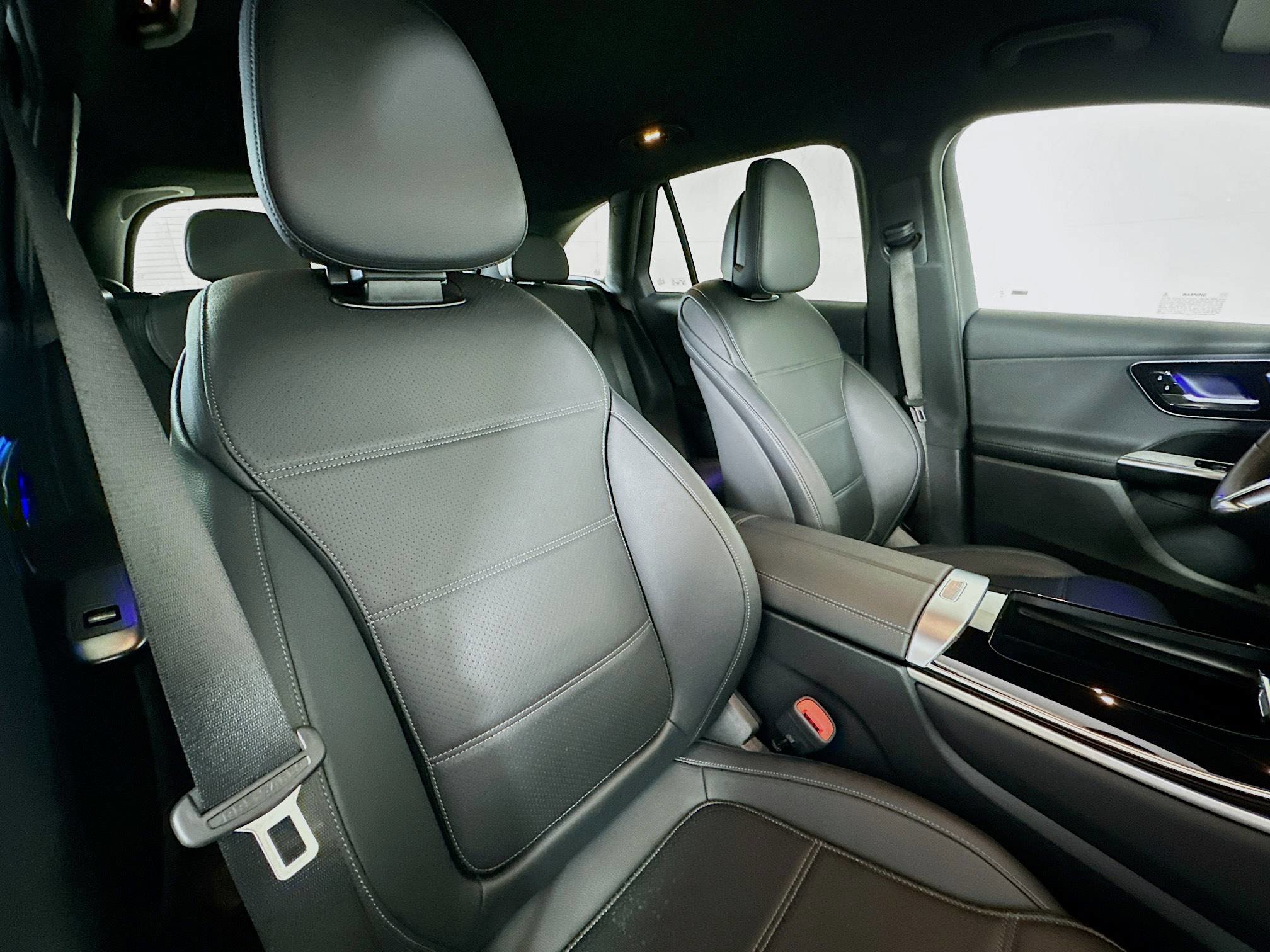 Used 2025 Mercedes-Benz GLC 300 4MATIC image 26