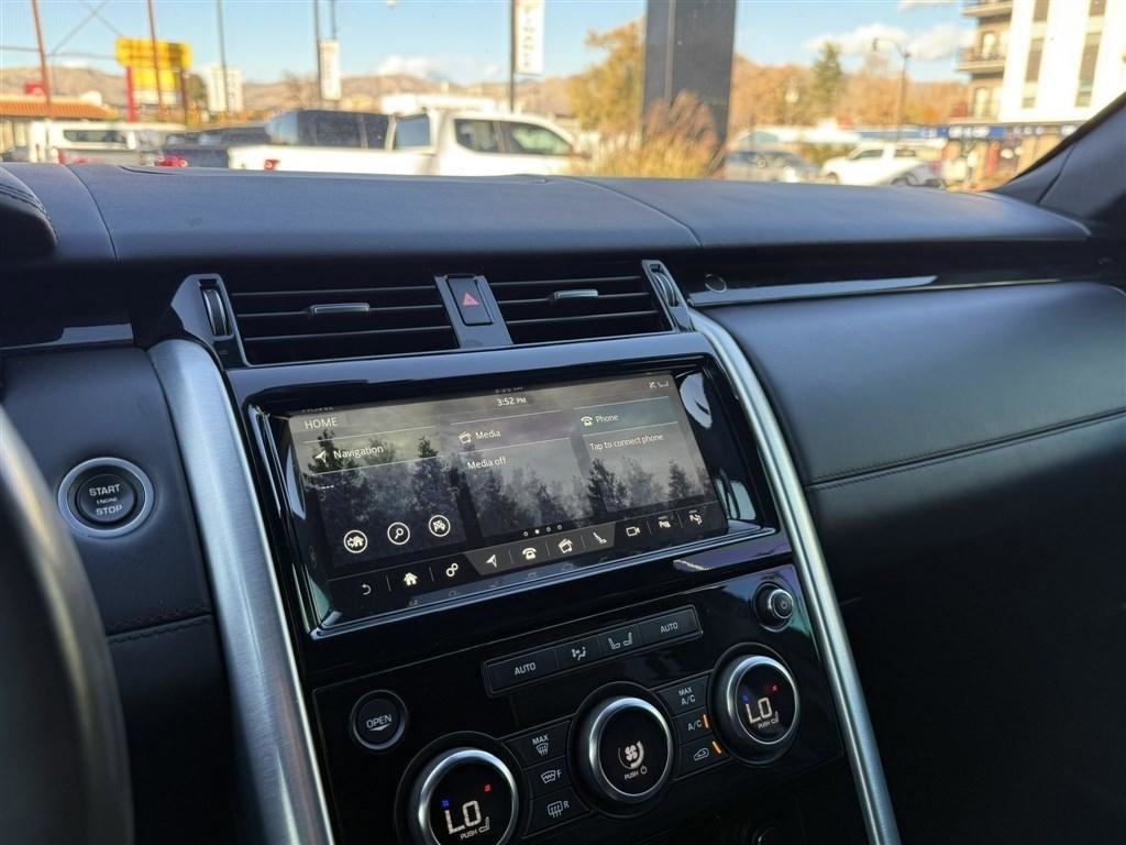 Used 2020 Land Rover Discovery HSE Luxury image 32