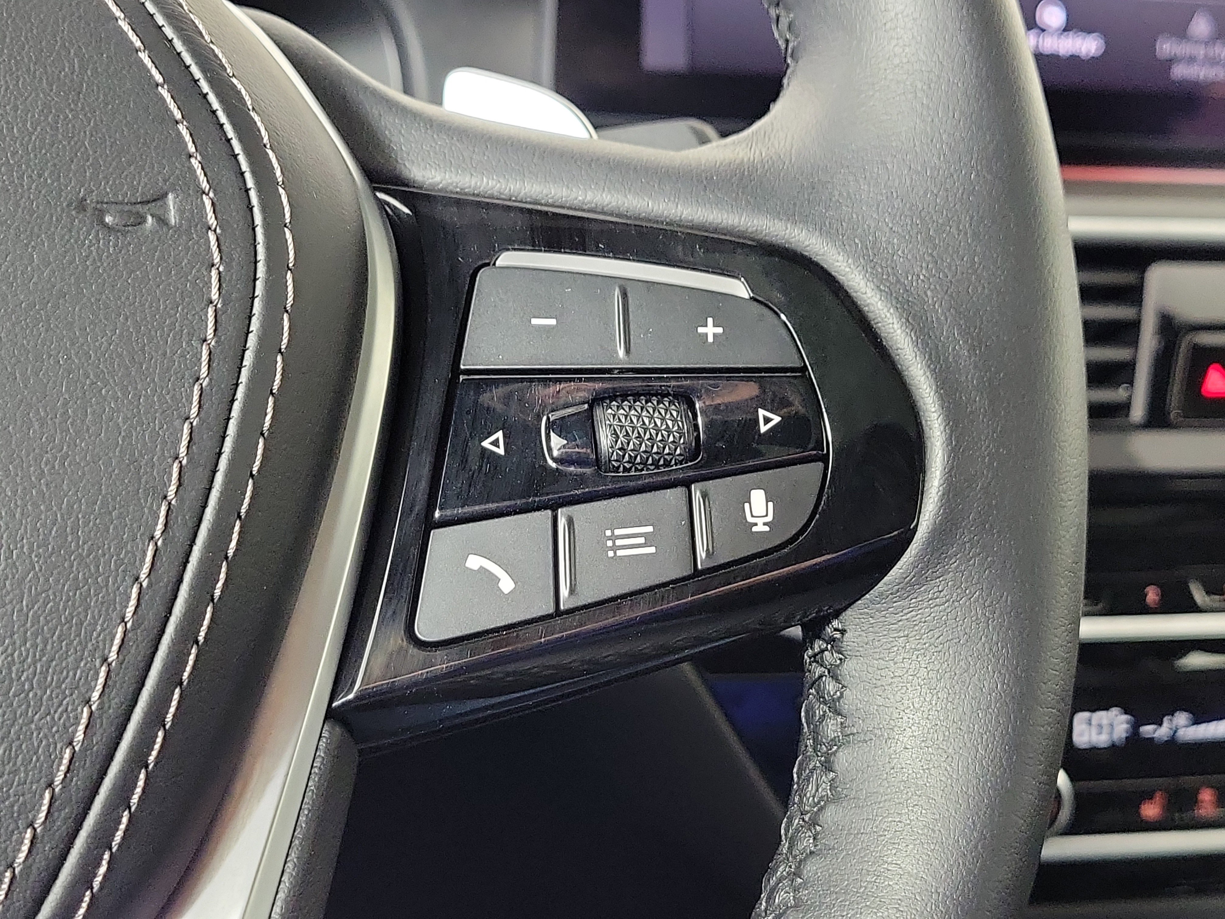 Certified 2023 BMW 540i xDrive w/ Premium Package image 14