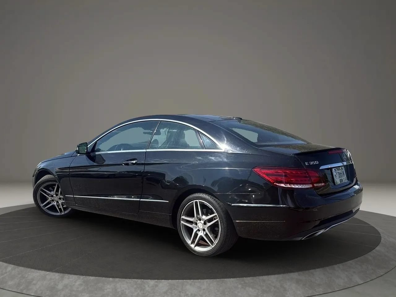 Used 2014 Mercedes-Benz E 350 4MATIC Coupe image 4