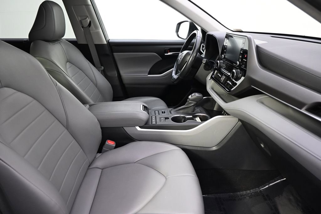 Used 2022 Toyota Highlander XLE image 16