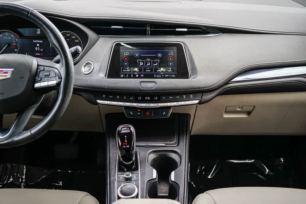 Used 2023 Cadillac XT4 Luxury w/ Cold Weather Package FWD image 13