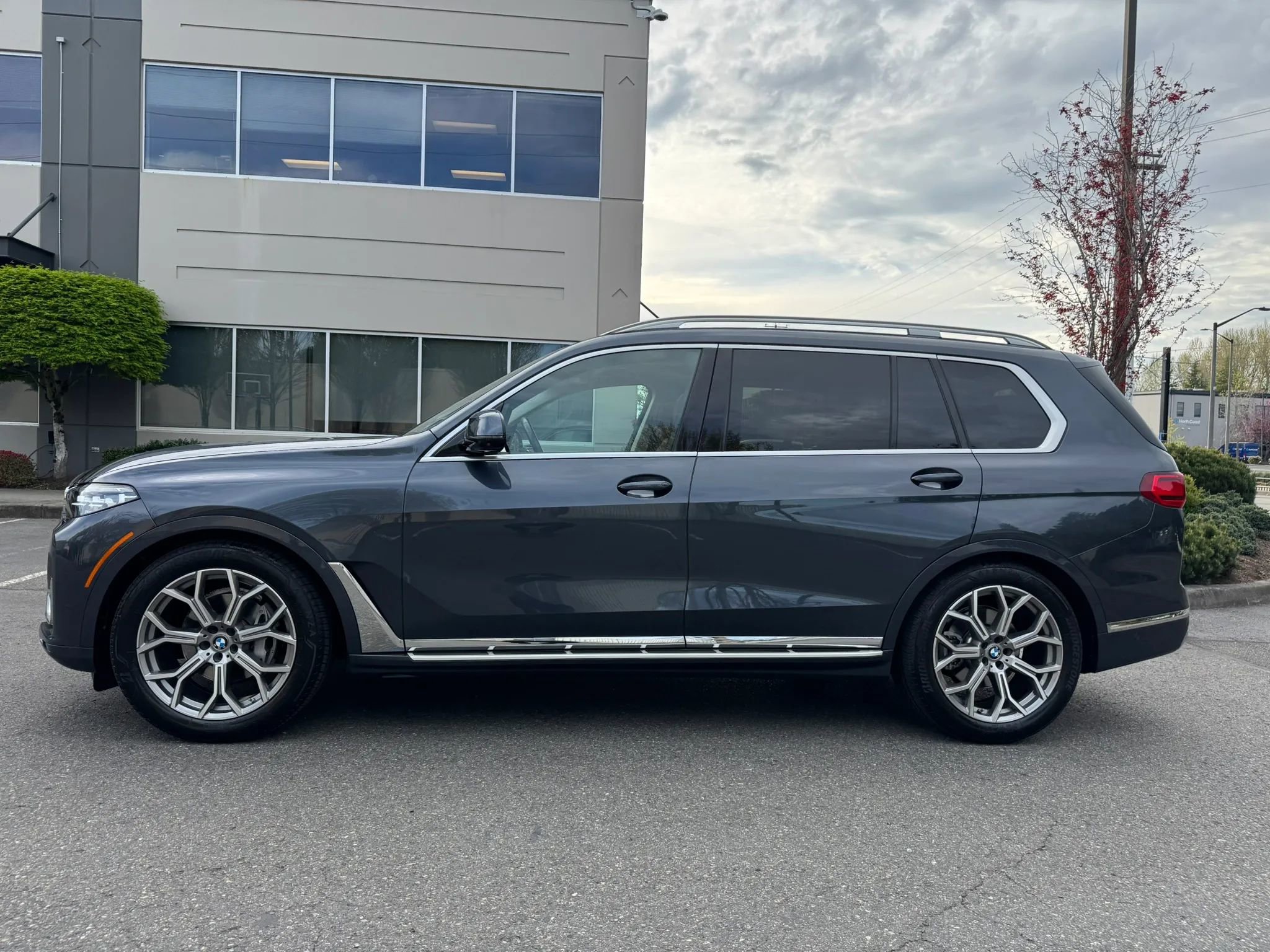 Used 2022 BMW X7 xDrive40i w/ Premium Package image 6