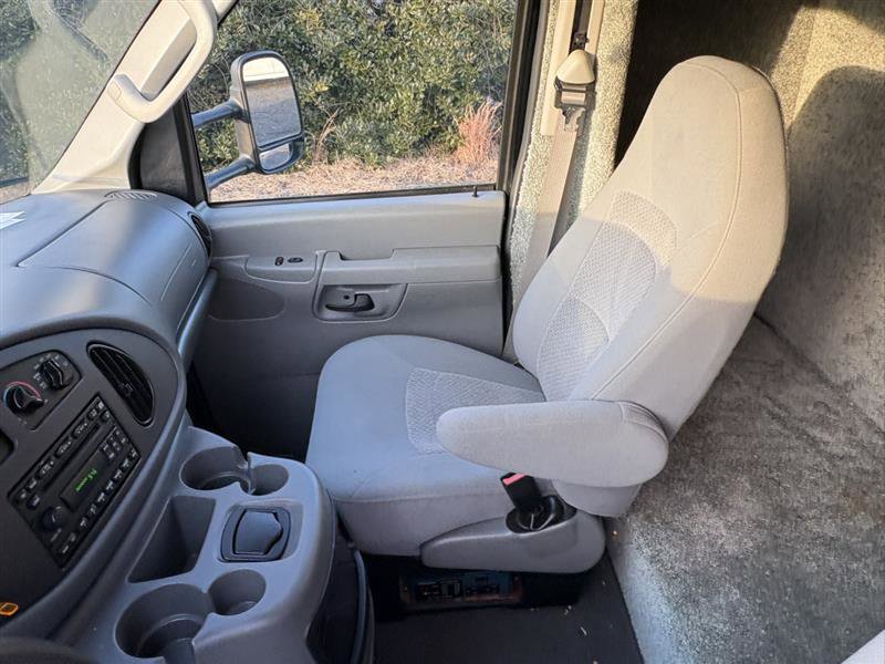Used 2006 Ford E-450 and Econoline 450 image 8