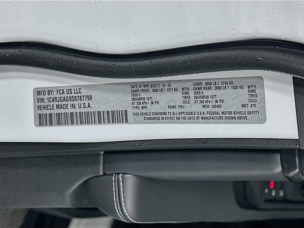 New 2025 Jeep Grand Cherokee Altitude image 19