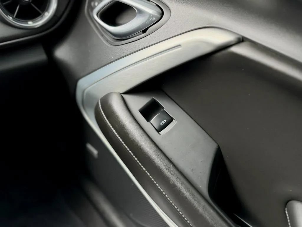 Used 2017 Chevrolet Camaro SS RWD image 13
