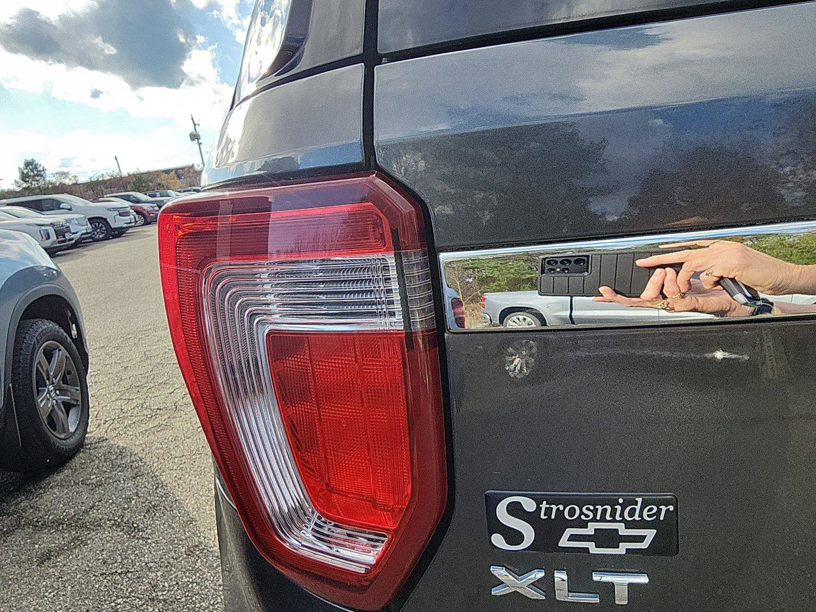 Used 2017 Ford Explorer XLT w/ Equipment Group 202A image 8