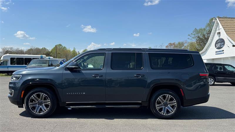 Used 2024 Jeep Wagoneer L Series II w/ Flexible Seating Group RWD image 10