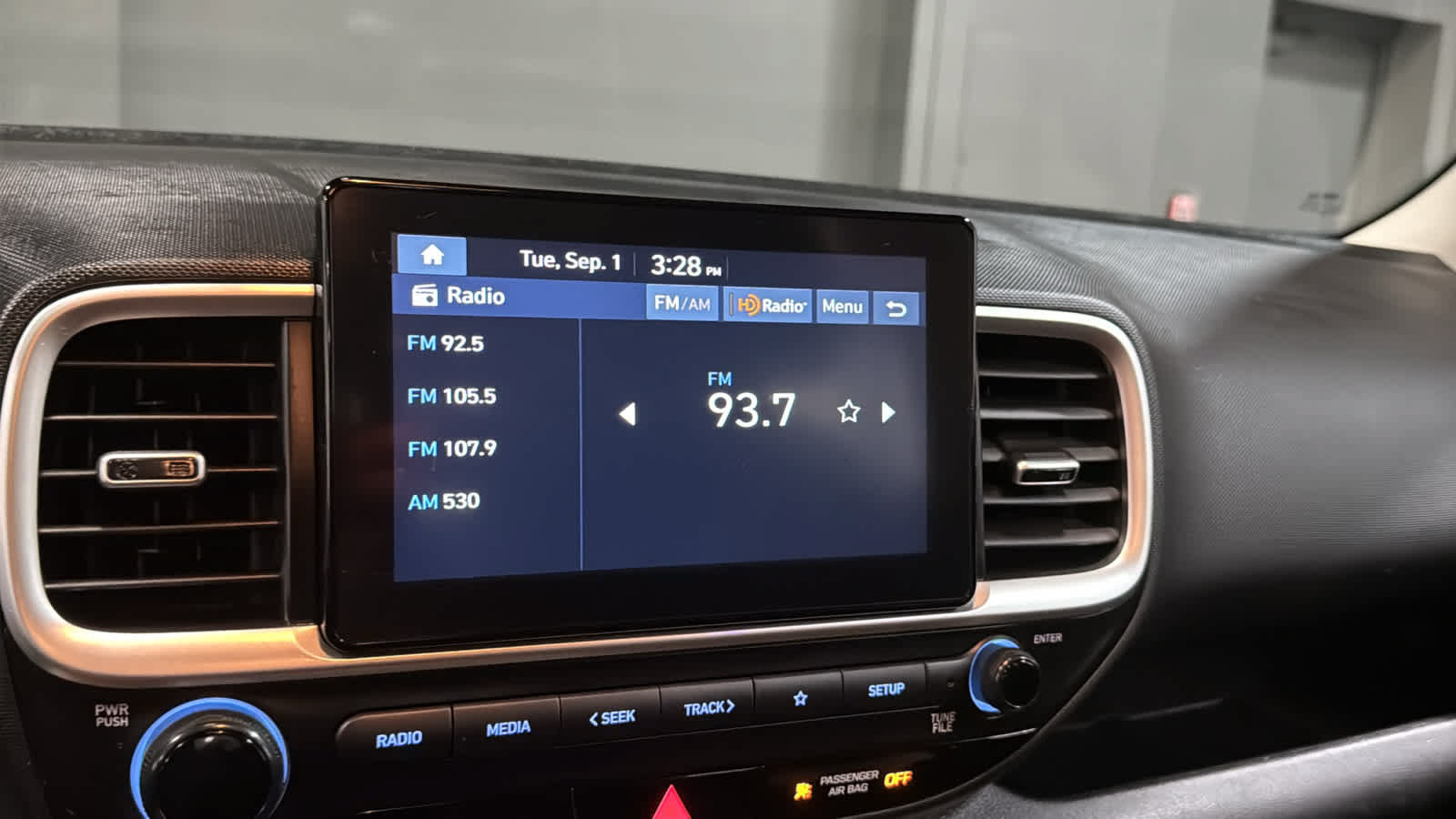 Used 2023 Hyundai Venue SE FWD image 15