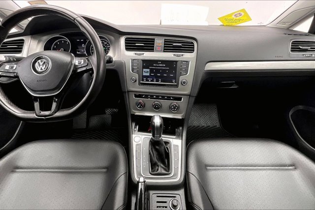 Used 2017 Volkswagen Golf SE image 15