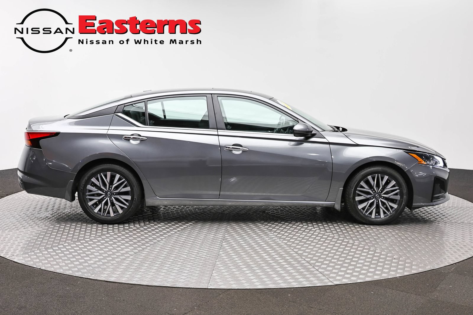 Used 2023 Nissan Altima 2.5 SV w/ SV Premium Package FWD image 4