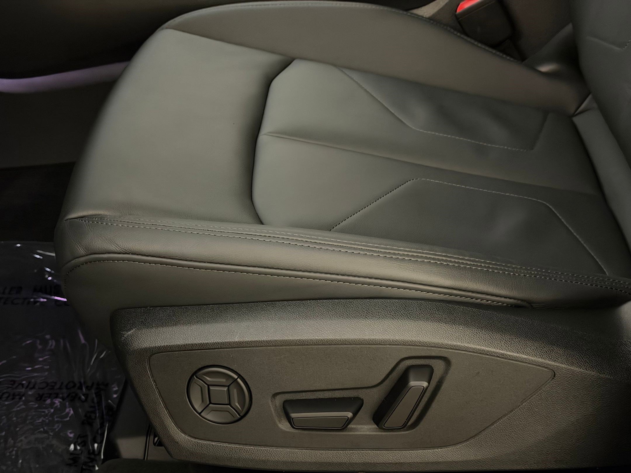 Certified 2025 Audi Q3 2.0T Premium Plus w/ Premium Plus Package image 28