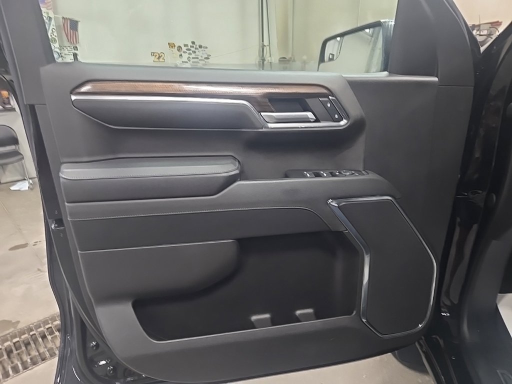 Used 2023 Chevrolet Silverado 1500 LT AWD/4WD image 12