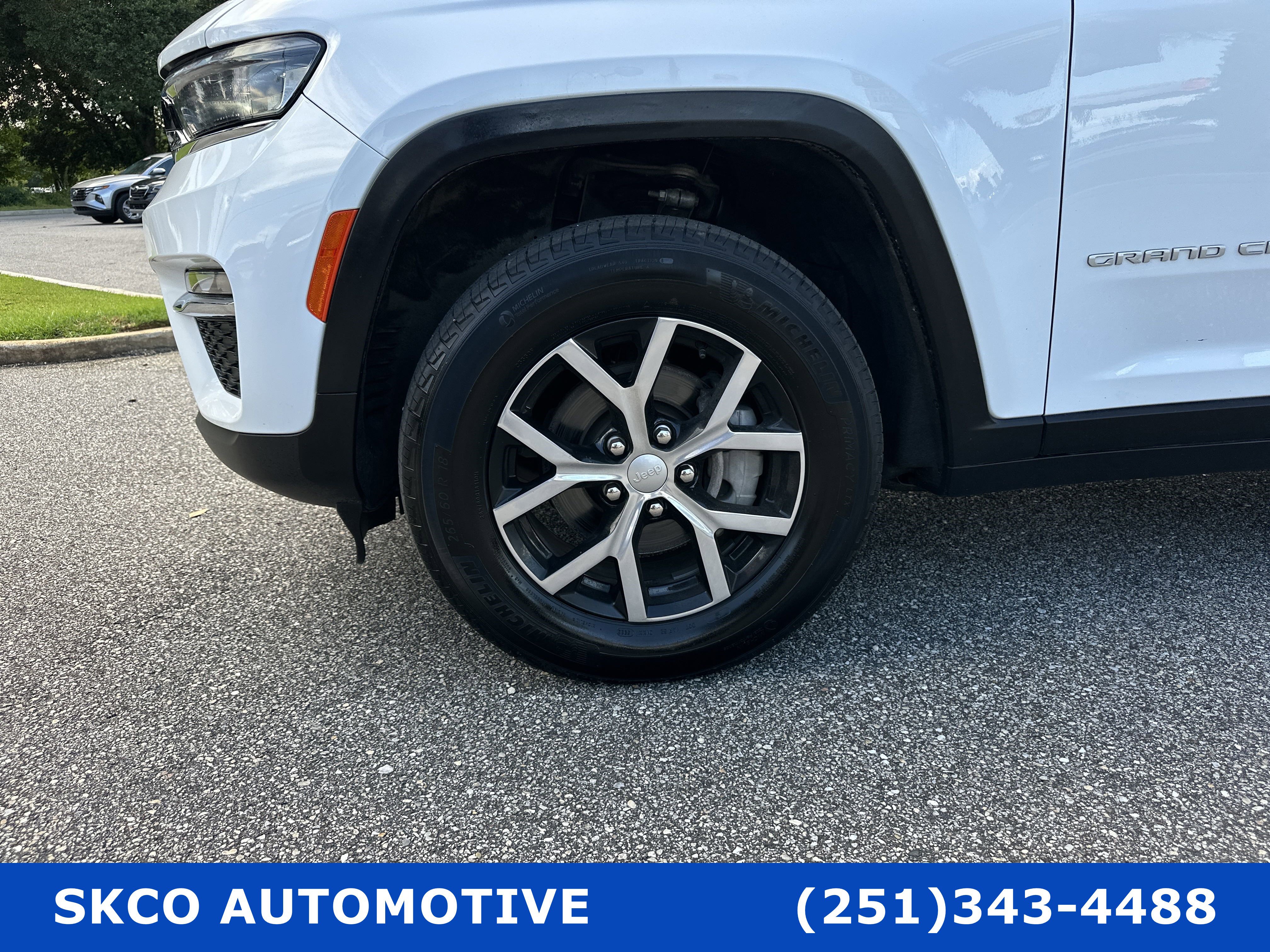 Used 2024 Jeep Grand Cherokee Limited image 9