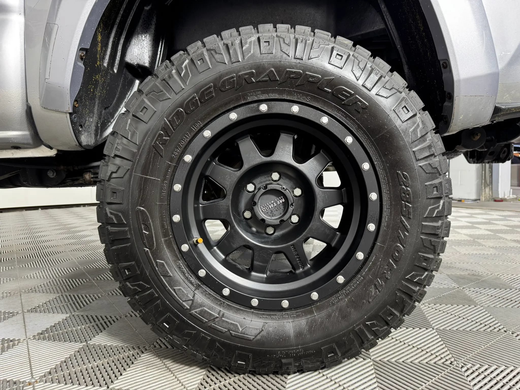 Used 2016 Toyota Tacoma SR5 w/ SR5 Appearance Package (SN) AWD/4WD image 39