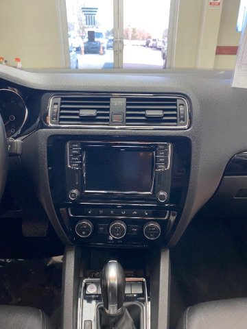 Used 2017 Volkswagen Jetta SEL image 26