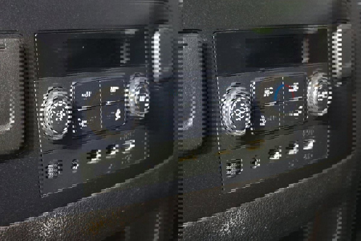 Used 2019 Chevrolet Suburban Premier image 32