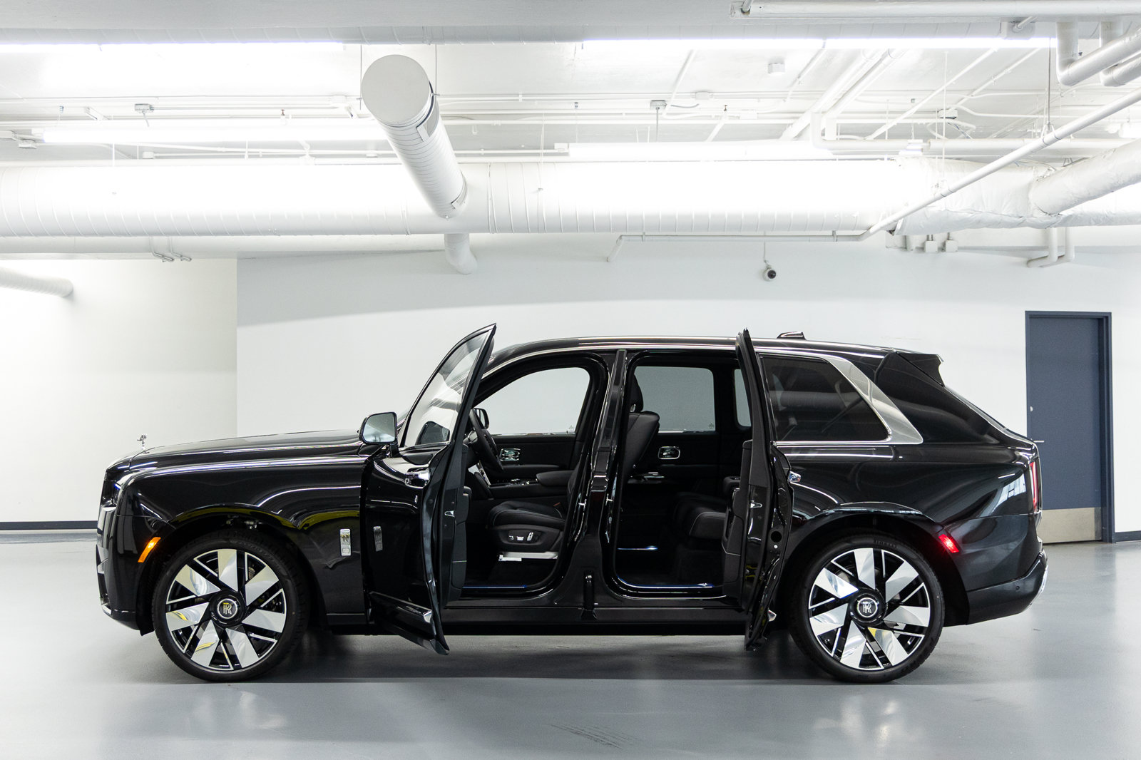 New 2027 Rolls-Royce Cullinan AWD/4WD image 25