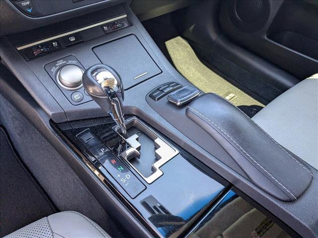 Used 2015 Lexus ES 300h w/ Navigation System Package image 12