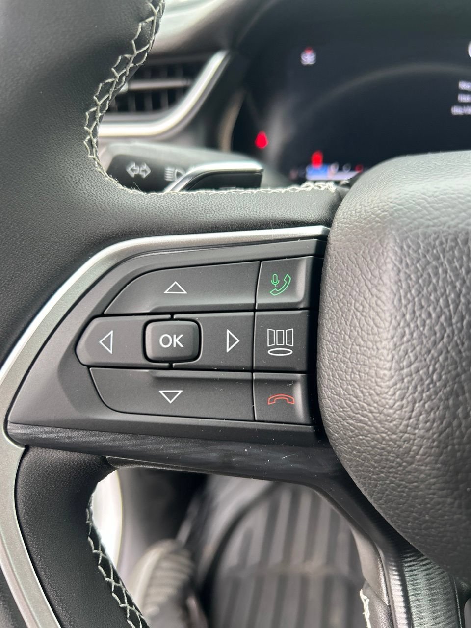Used 2025 Jeep Grand Cherokee L Laredo RWD image 23