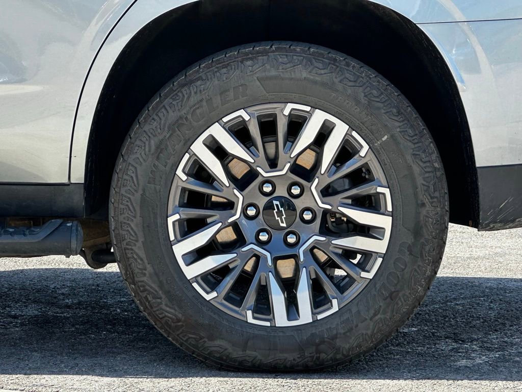 Used 2025 Chevrolet Tahoe Z71 image 3