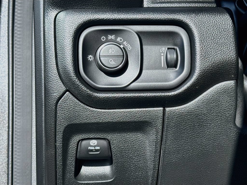 Used 2023 RAM 1500 Big Horn AWD/4WD image 6
