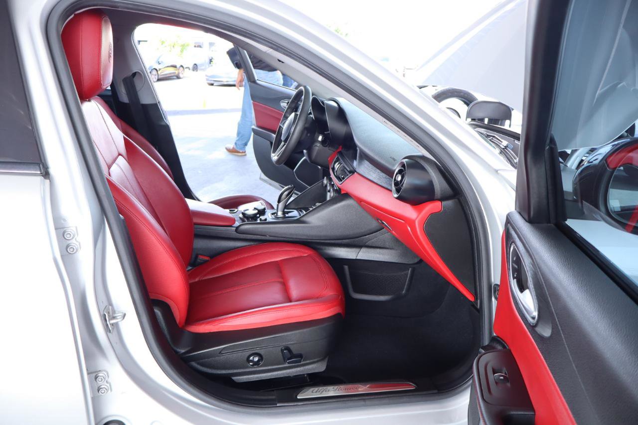 Used 2019 Alfa Romeo Giulia RWD image 35