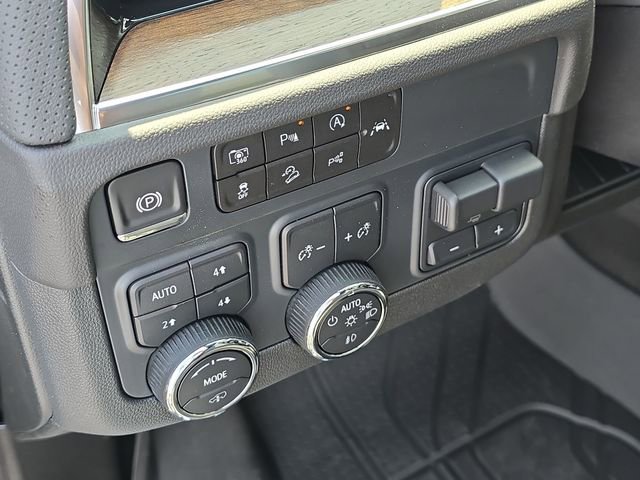 New 2025 Chevrolet Suburban High Country image 18