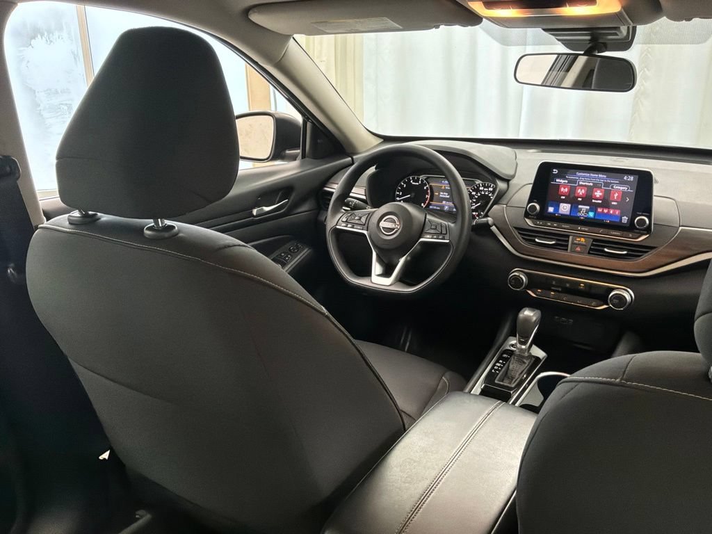 Used 2024 Nissan Altima 2.5 SV FWD image 31