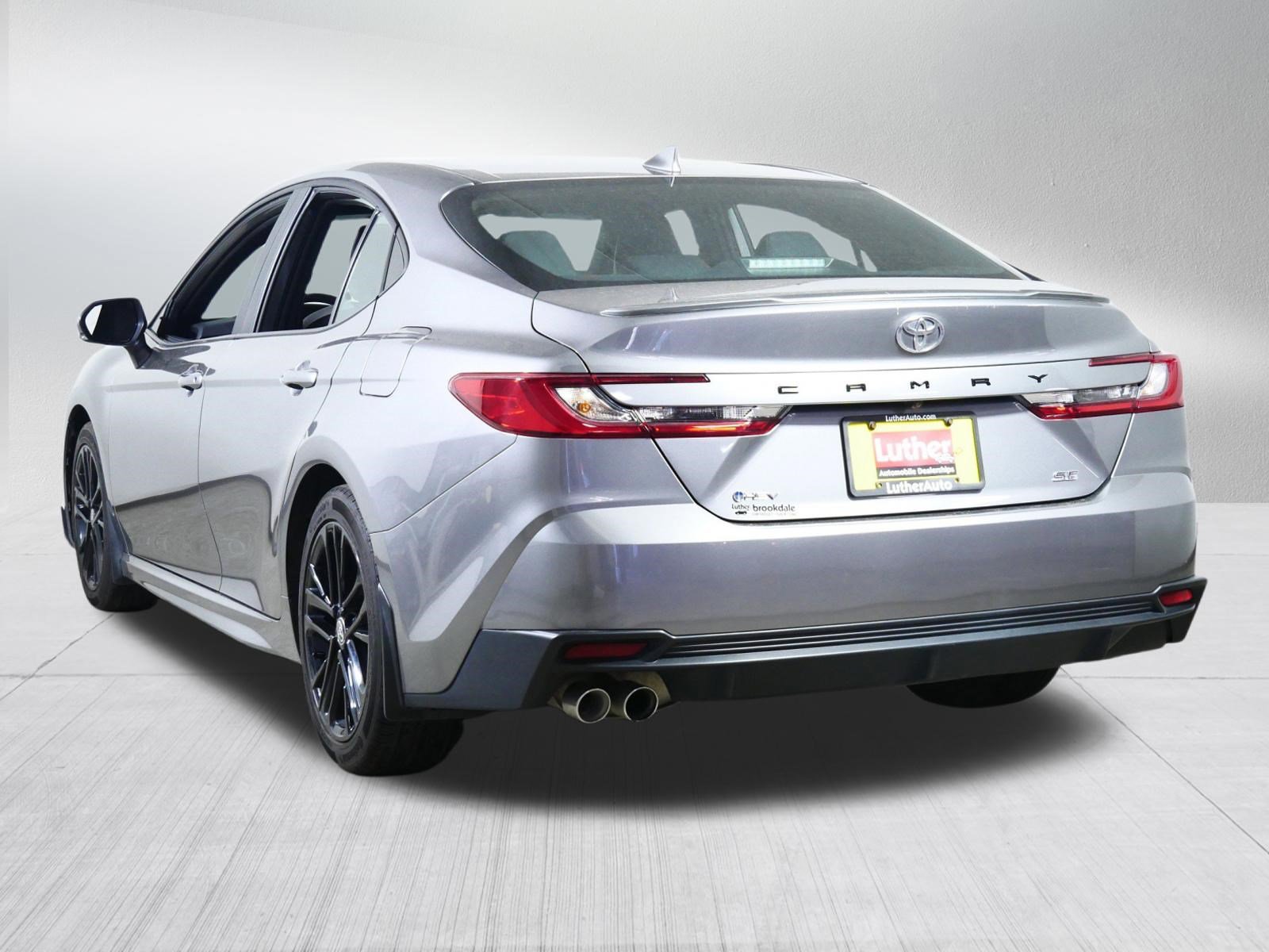 Used 2025 Toyota Camry SE FWD image 5