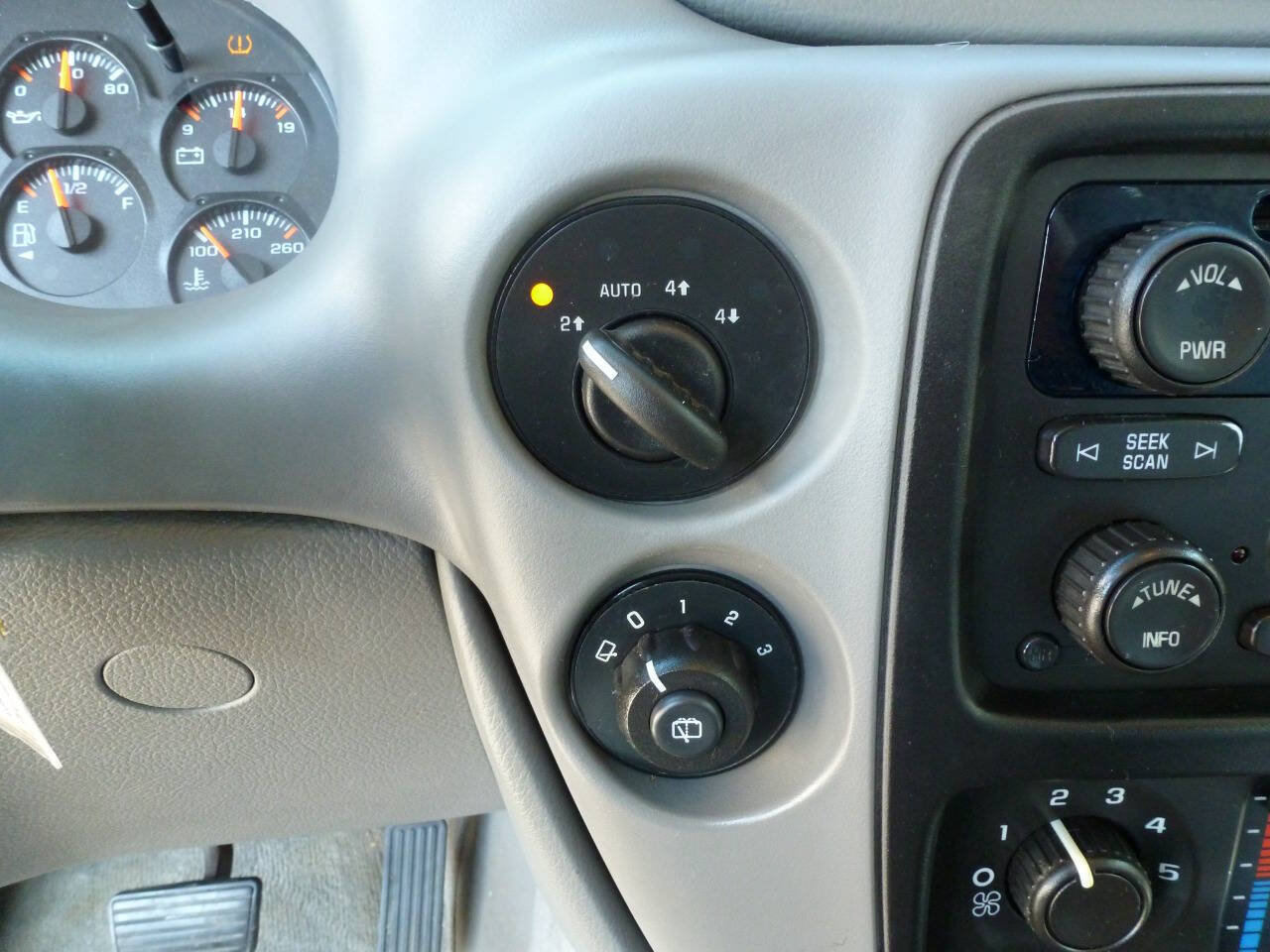Used 2008 Chevrolet TrailBlazer LT w/ Sun And Sound Package AWD/4WD image 30