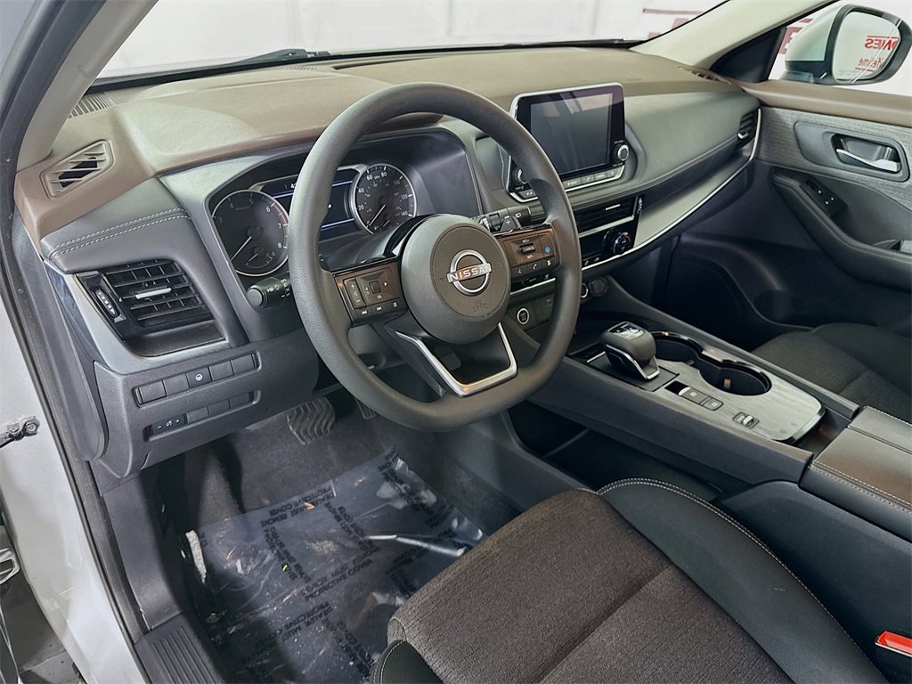 Certified 2022 Nissan Rogue SV image 16