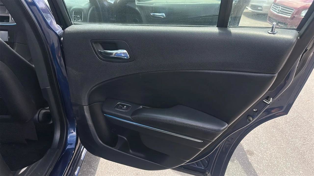 Used 2014 Dodge Charger SE RWD image 26