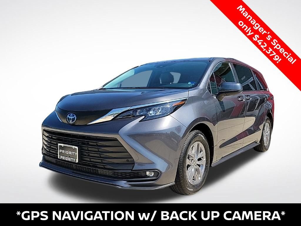 Used 2025 Toyota Sienna XLE FWD image 1
