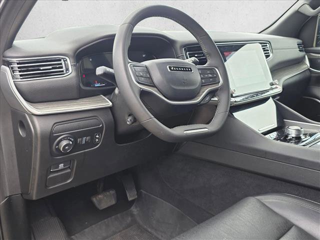 Used 2024 Jeep Wagoneer L Series II w/ Flexible Seating Group RWD image 9