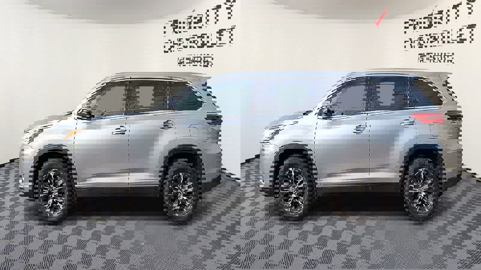 Used 2019 Toyota Highlander LE image 5