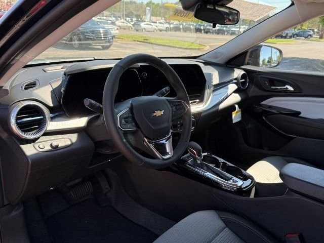 New 2026 Chevrolet Trax LT w/ Midnight Edition FWD image 10
