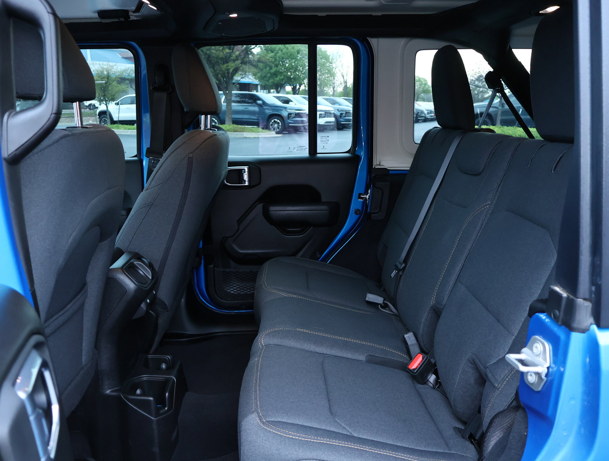 Used 2025 Jeep Wrangler Sport AWD/4WD image 17