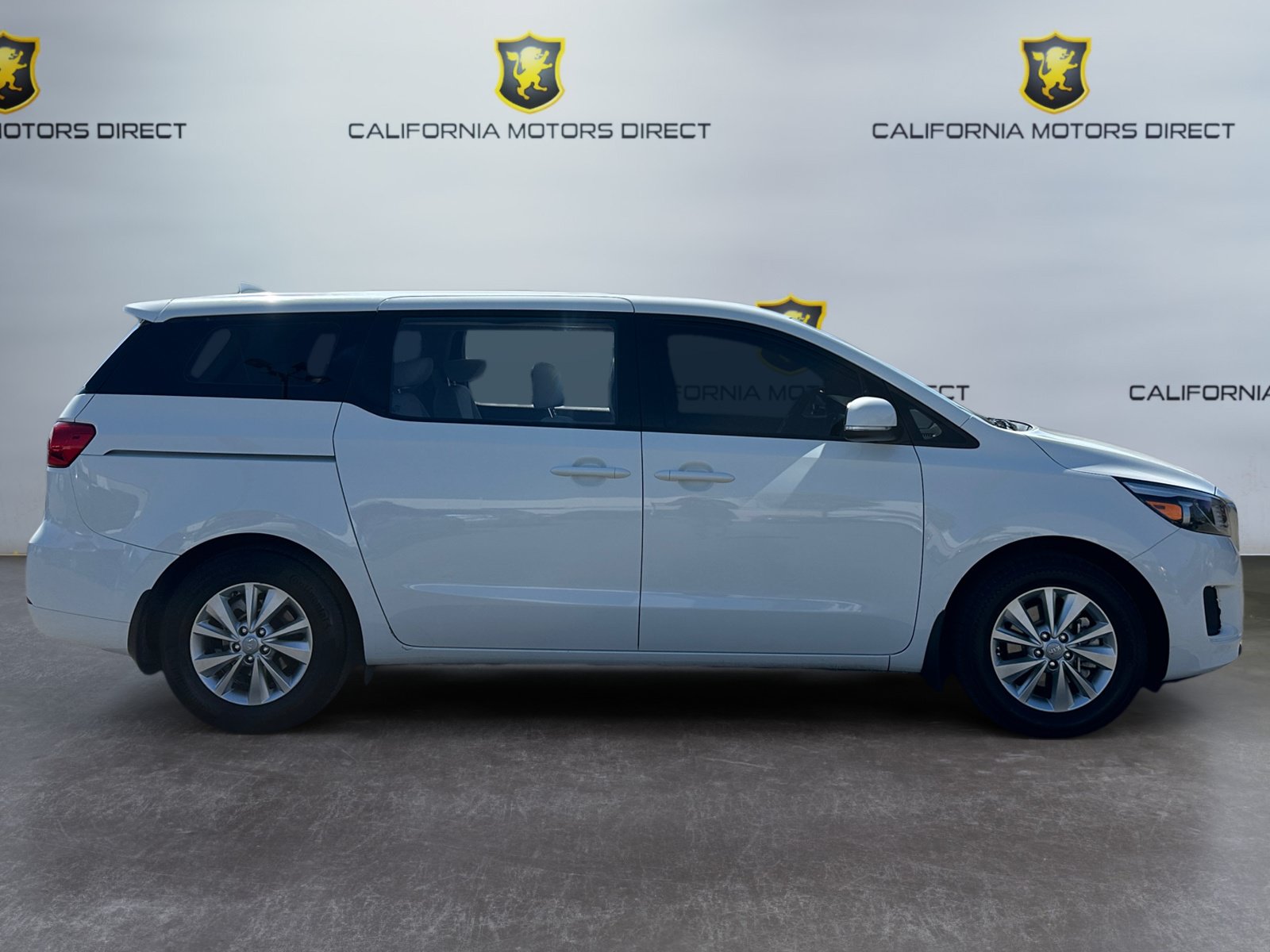 Used 2017 Kia Sedona L FWD image 6