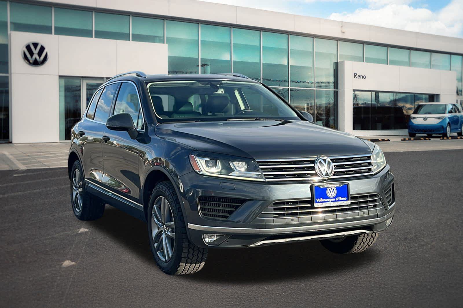 Used 2016 Volkswagen Touareg TDI AWD/4WD image 3