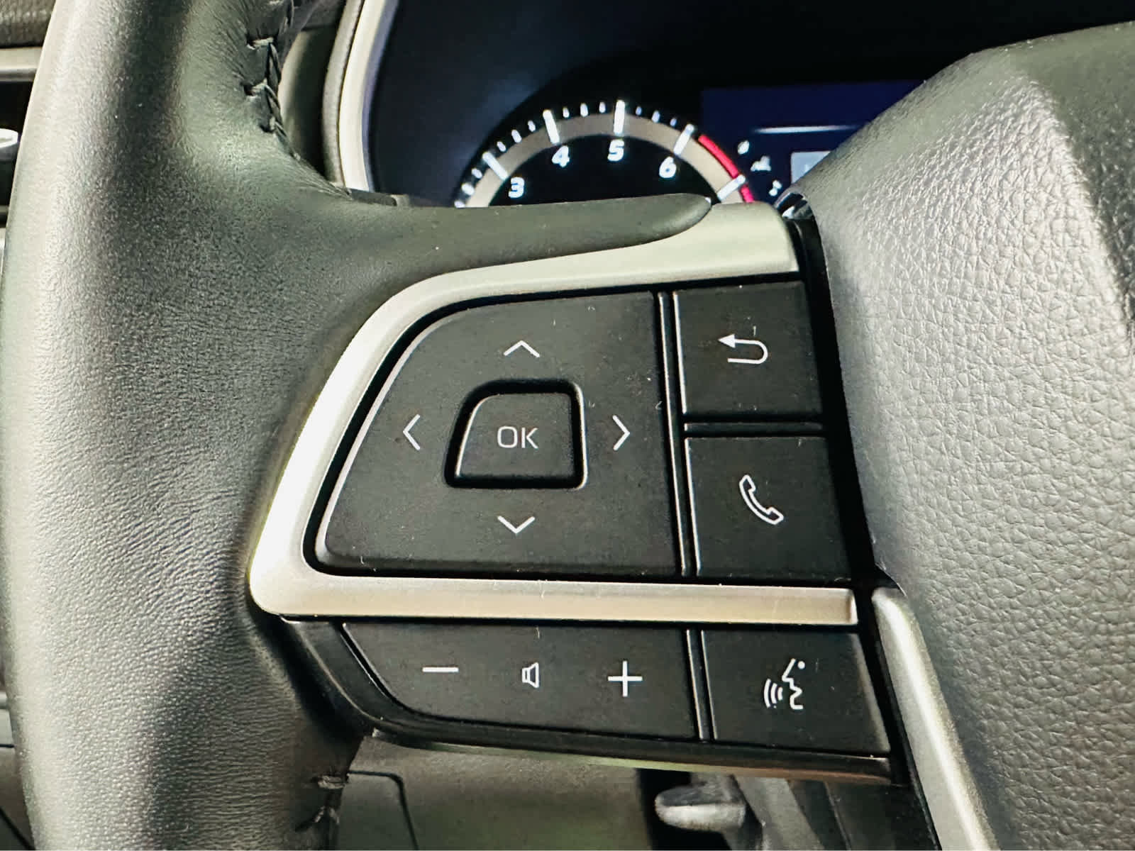 Used 2023 Toyota Highlander XLE AWD/4WD image 15