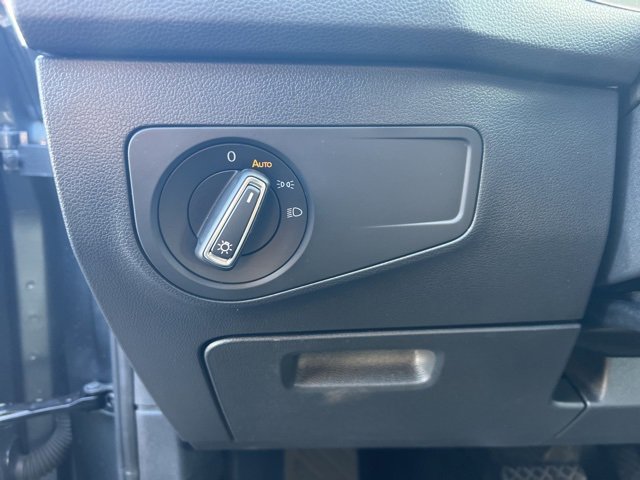 Used 2024 Volkswagen Tiguan SE image 29