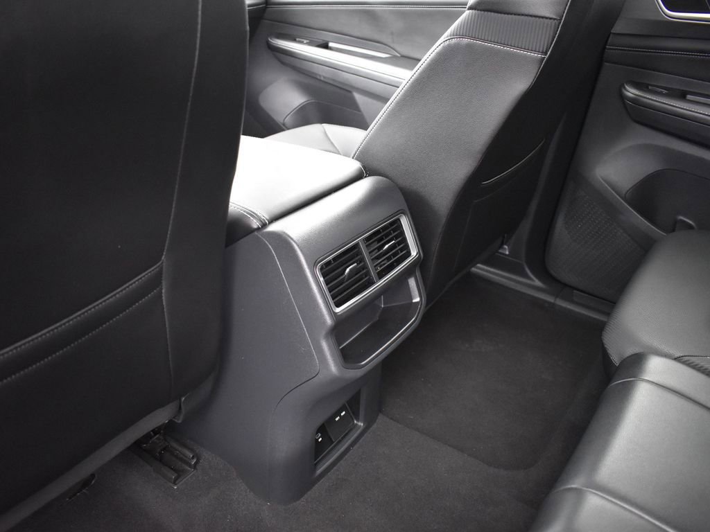 Used 2024 Volkswagen Atlas Cross Sport SE image 27