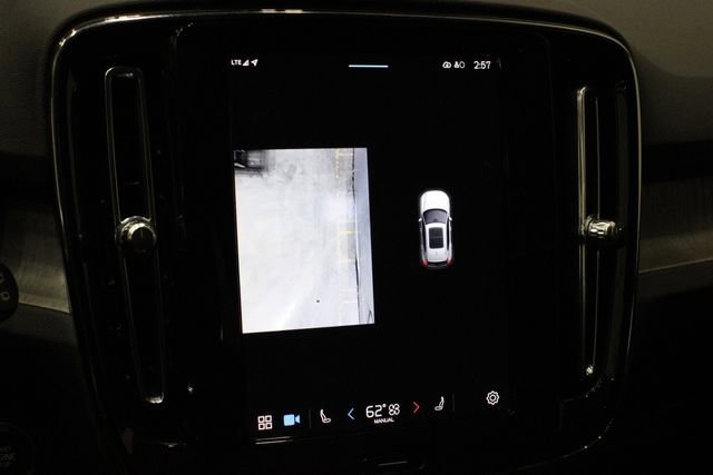 Used 2025 Volvo XC40 B5 Plus image 38