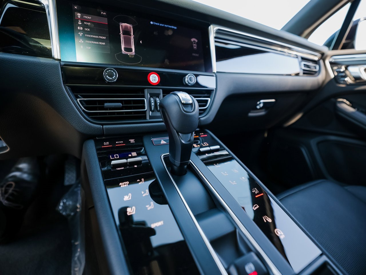 Certified 2025 Porsche Macan image 20