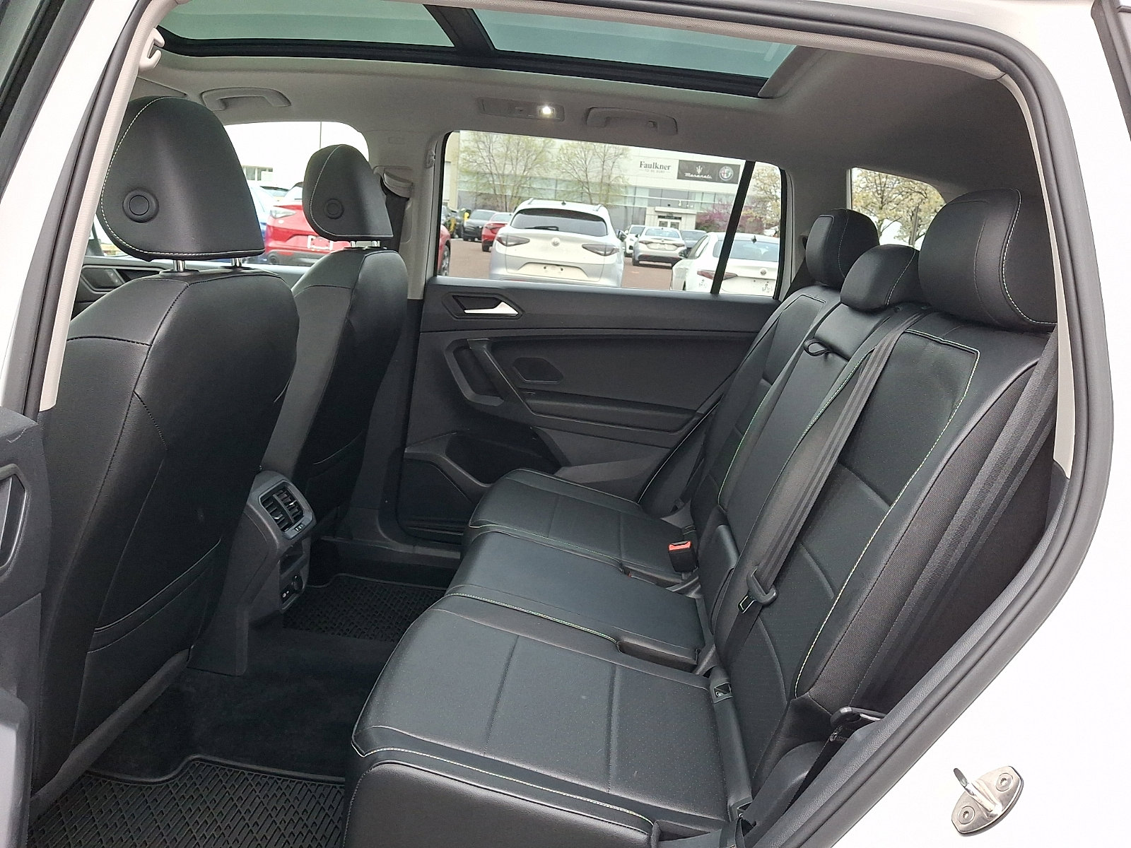 Used 2021 Volkswagen Tiguan SE w/ Panoramic Sunroof Package image 10